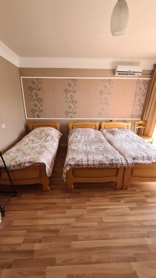 Gios Guest House Tsjakvi Eksteriør bilde
