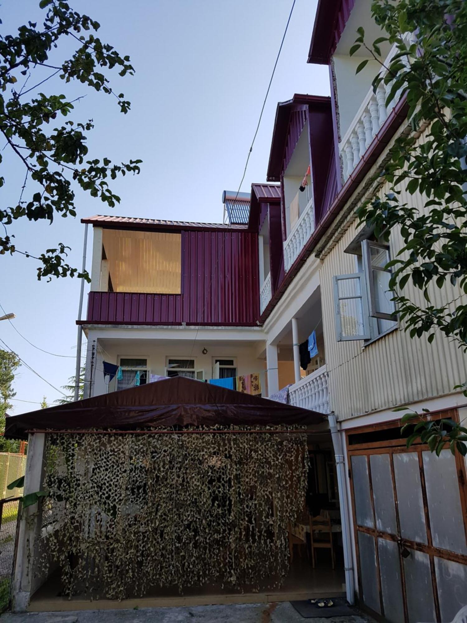 Gios Guest House Tsjakvi Eksteriør bilde