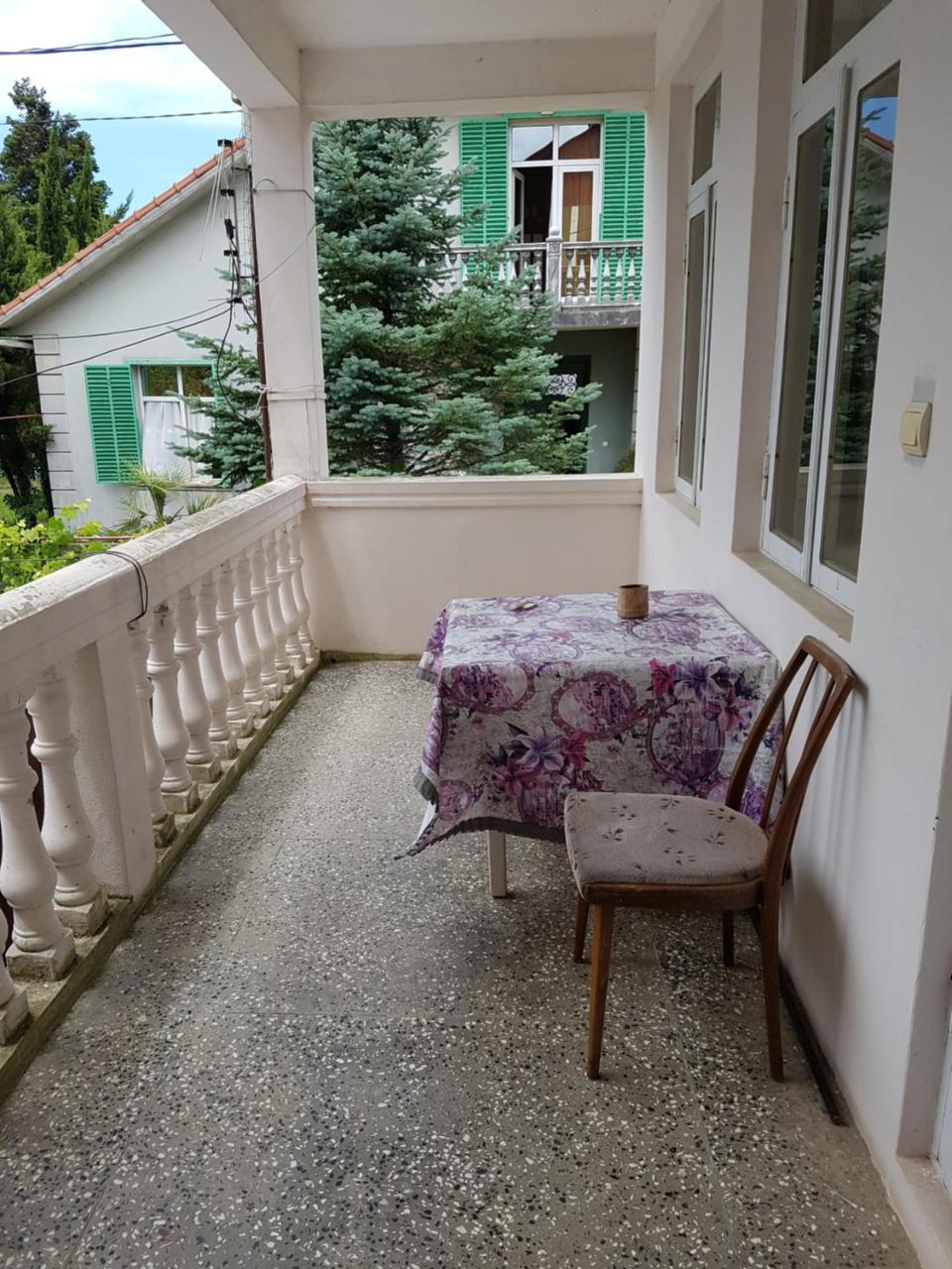 Gios Guest House Tsjakvi Eksteriør bilde