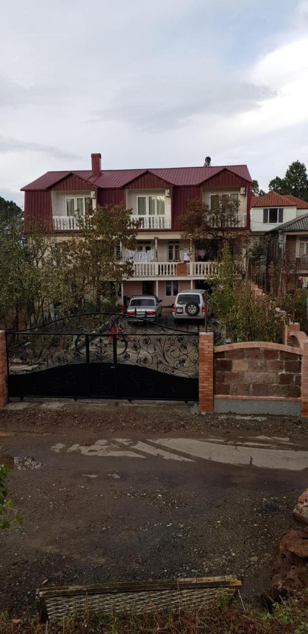Gios Guest House Tsjakvi Eksteriør bilde