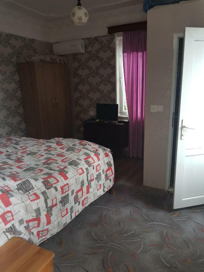 Gios Guest House Tsjakvi Eksteriør bilde